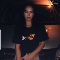 Alev-alev eve gelen bayan Başak