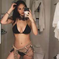 Alev-alev eve gelen bayan Başak