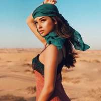 Alev-alev eve gelen kız Iyem