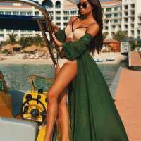 Alev-alev eve gelen kız Iyem