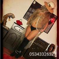 Alev-alev genç kadın Diler