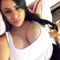 Ateşli kaprissiz kadın Kardelen