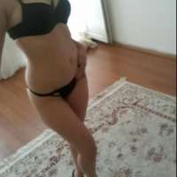 Baştan çıkaran esmer kadın Buket