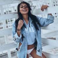 Cazibeli beyaz tenli kadın Melike