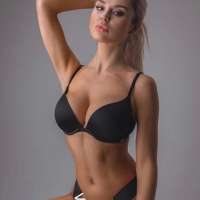 Cazibeli olgun Naile