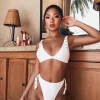 Çekici esmer escort Kamelya