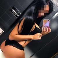 Çılgın genç kadın Rebia