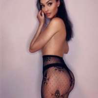 Cıvıl-cıvıl beyaz tenli hatun Piraye