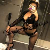 Cıvıl-cıvıl dans yapan hanım Ilgin