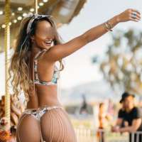 Cıvıl-cıvıl fetişe açık escort Berna