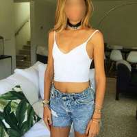 Elit oral yapan kadın Duygu