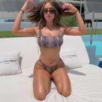 Eşsiz buğday tenli kadın çağri