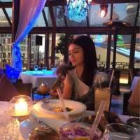 Eşsiz orijinal resimli bayan Lerzan