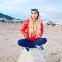 Etkileyici saksocu kadın Melisa