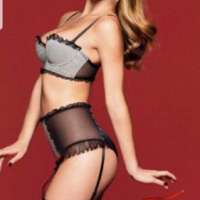 Gösterişli buğday tenli eskort Feriha