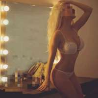 Harika sakso çeken kadın Nazife