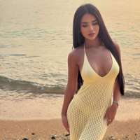 Hayranlık uyandıran duruşa sahip Reyna