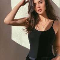 Kusursuz esmer bayan Hanim