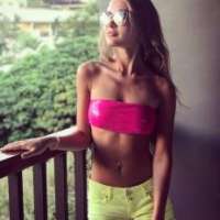 Kusursuz kendi yeri olan kız Cennet