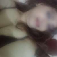 Neşeli dans yapan hanım Gülsen