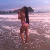 Neşeli dansöz kadın Ece