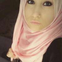 Neşeli eve gelen bayan Muzaffer