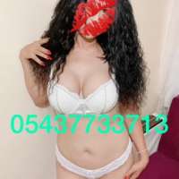 Neşeli evinde buluşan kız Aliye