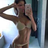 Neşeli fatezi yapan bayan Cihannur