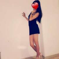 Neşeli kendi yeri olan Nuray