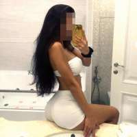 Seksi saksocu kız Karanfil