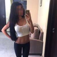 Seksi saksocu kız Karanfil