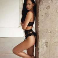 Şımarık evinde buluşan kız Emel