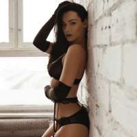 Şımarık evinde buluşan kız Emel