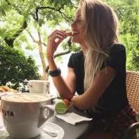 Şımarık saksocu kız Nisan