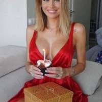 Süper sarışın Müberra