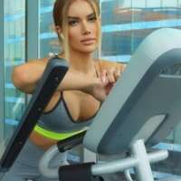 Süper sarışın Müberra